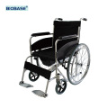 Vollständiger älterer schwangerer manueller Rollstuhl